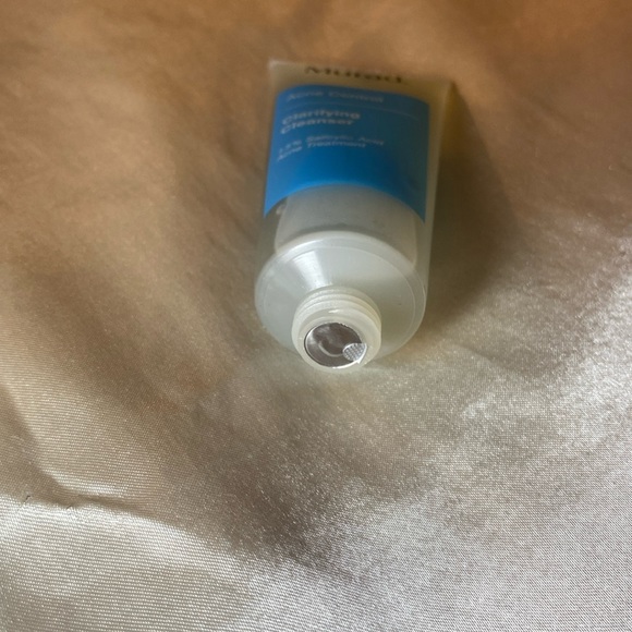 6/$40 Murad Acne Control Clarifying Cleanser - Picture 4 of 5